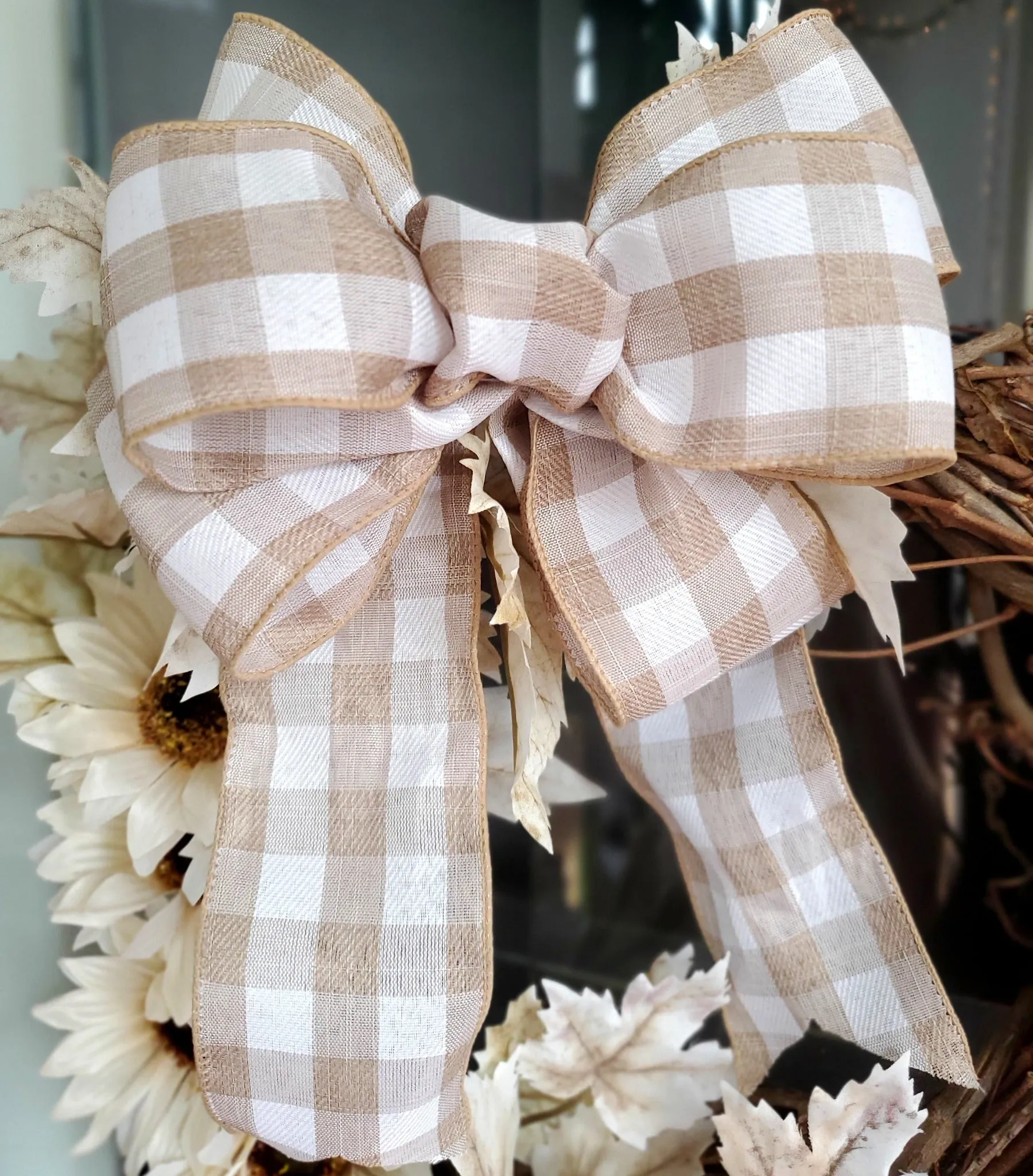 Triple Loop Puff Bow - Add a Touch of Elegance to Your Gifts and Home Decor with This Stylish Bow